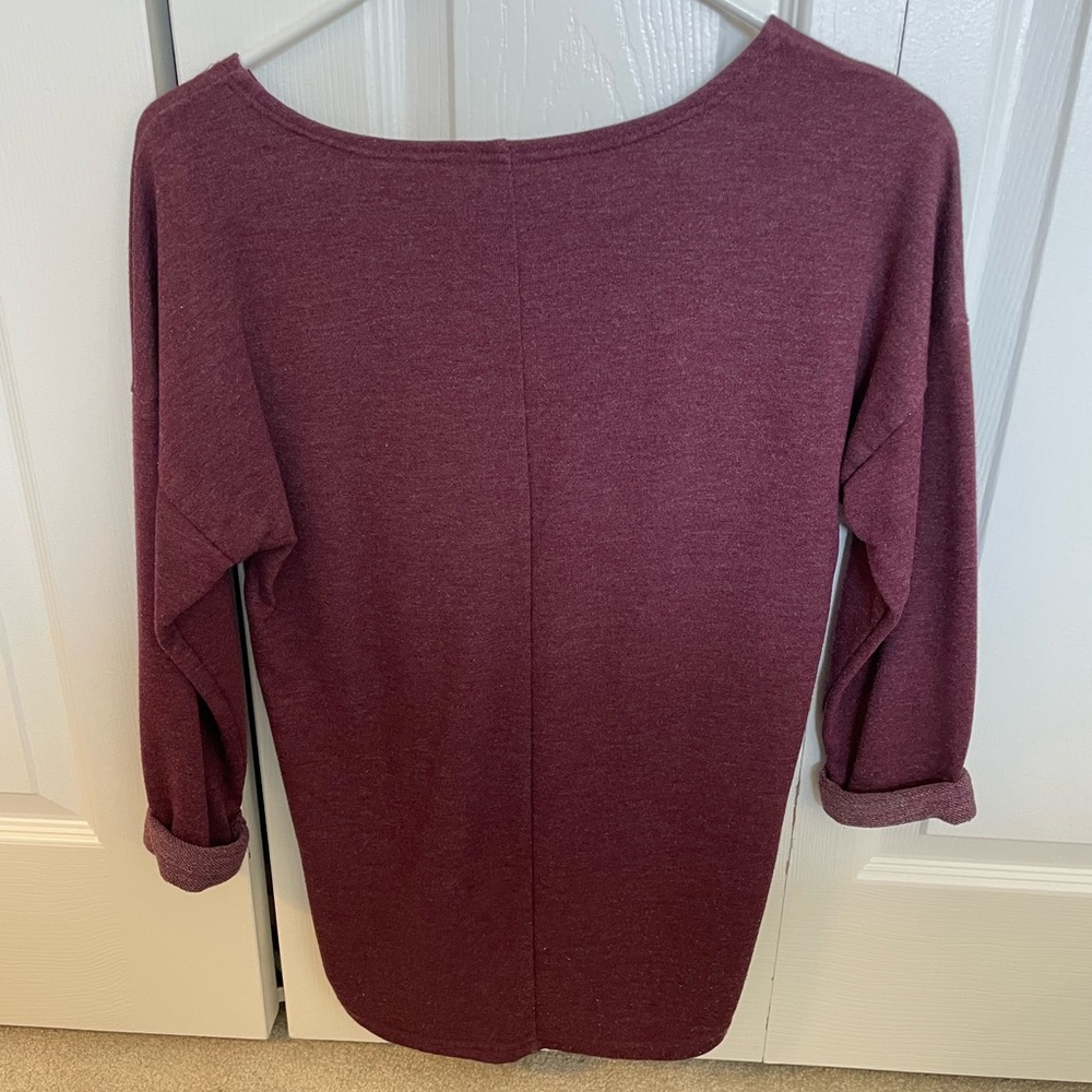 ❤️H&M Basics Maroon Top - Picture 3 of 3
